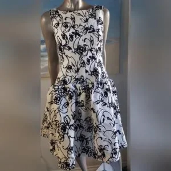 ^$5,000 OSCAR DE LA RENTA ICONIC WHITE FLORAL PLEAD SILK RUNW DRESS US S - Picture 9 of 15